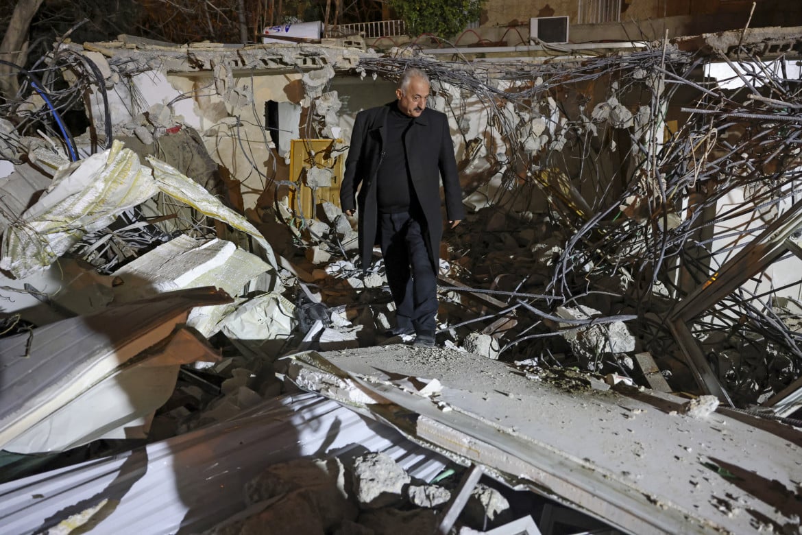 Le macerie della casa di Fakhri Abu Diab a Silwan, demolita dai bulldozer israeliani foto Afp