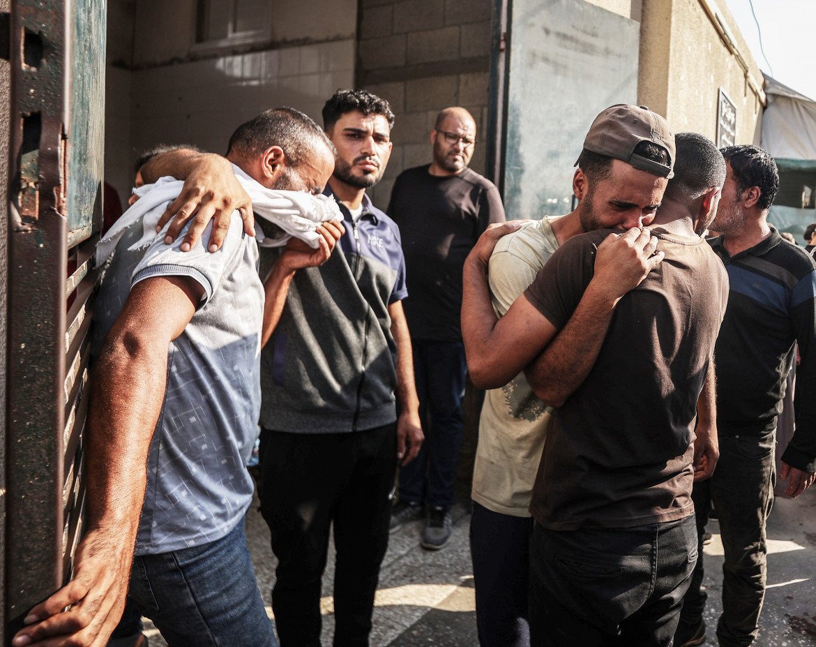 Deir al-Balah, il dolore dei sopravvissuti foto Getty/Ali Jadallah