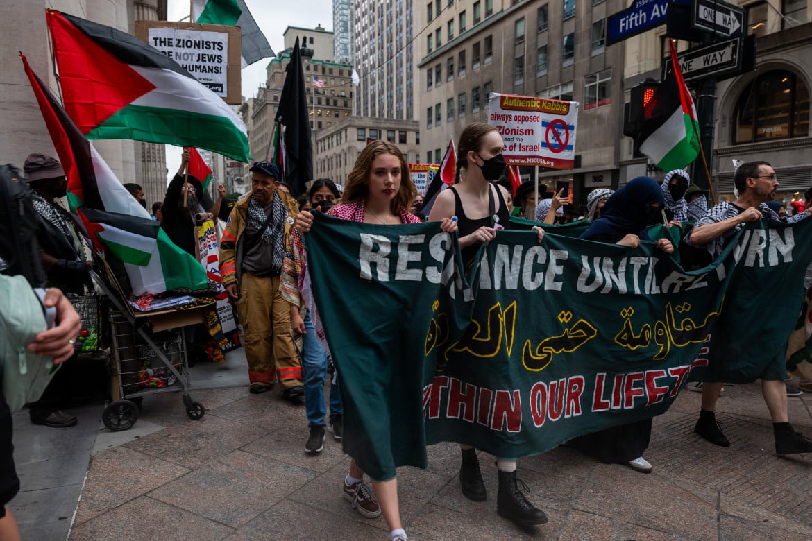 22 luglio 2024, protesta a New York alla vigilia della visita di Netanyahu foto Getty Images/Spencer Platt