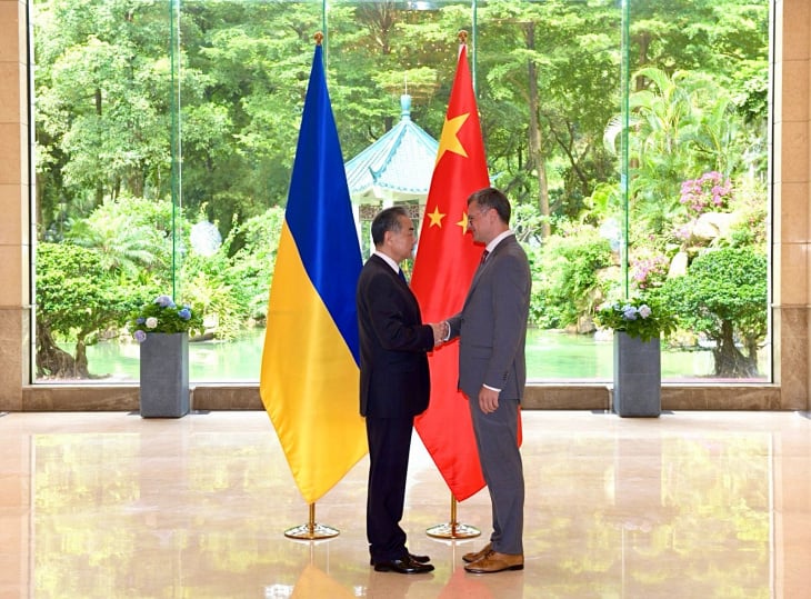 «Disposti a negoziare»: in Cina uno spiraglio tra Kiev e Mosca