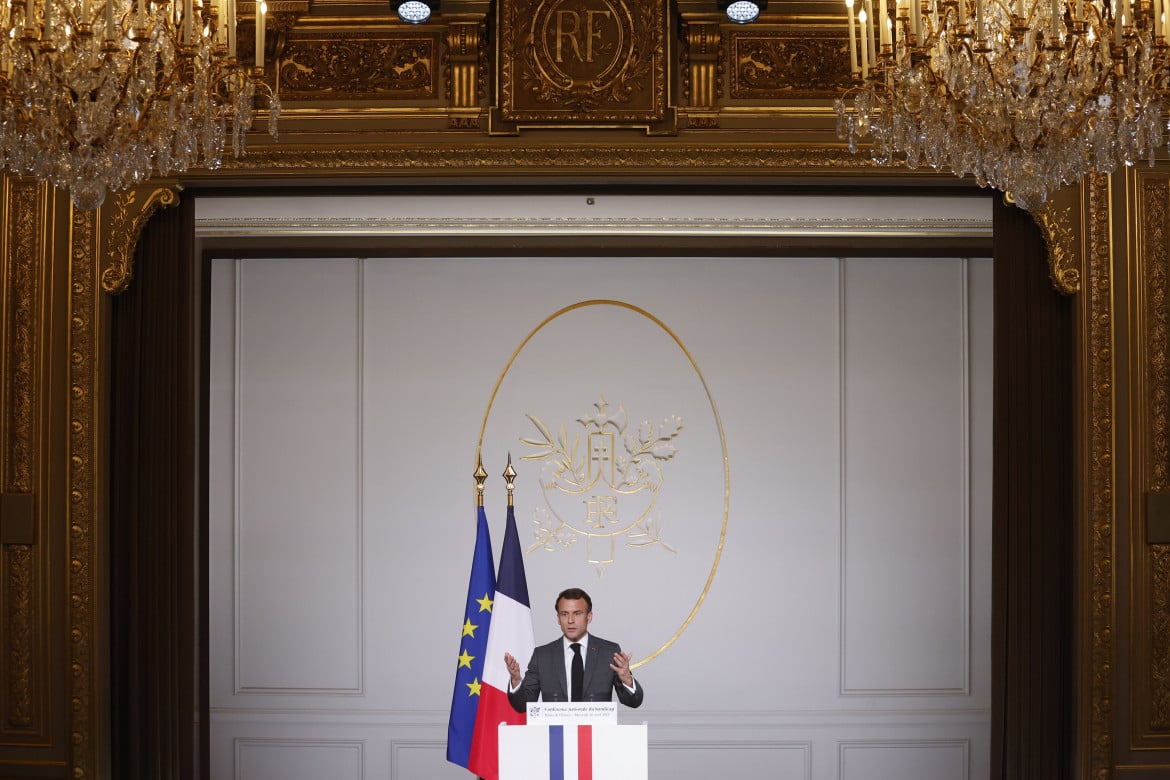 Nella parabola di Macron il fallimento del “comando verticale”