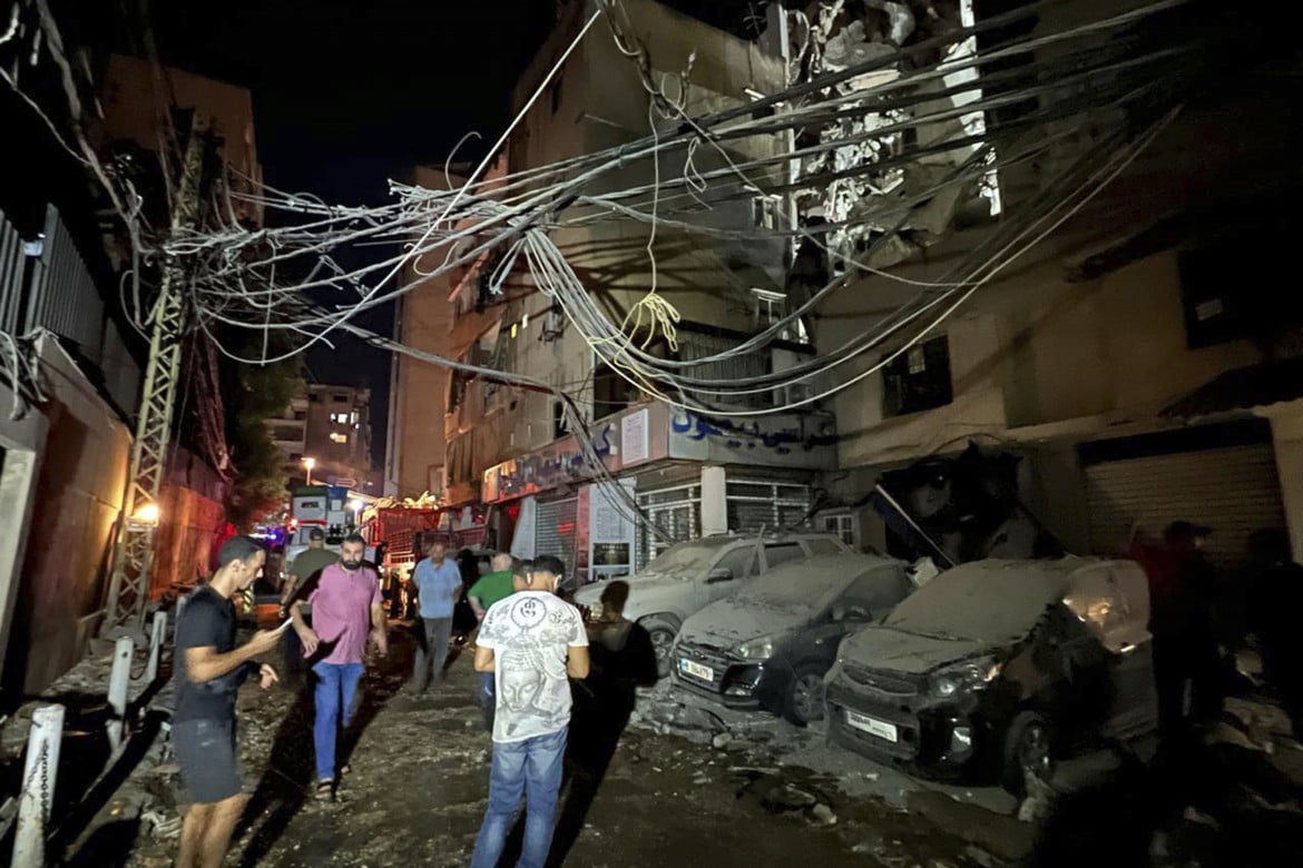 Israele bombarda Beirut: ucciso un leader di Hezbollah, forse