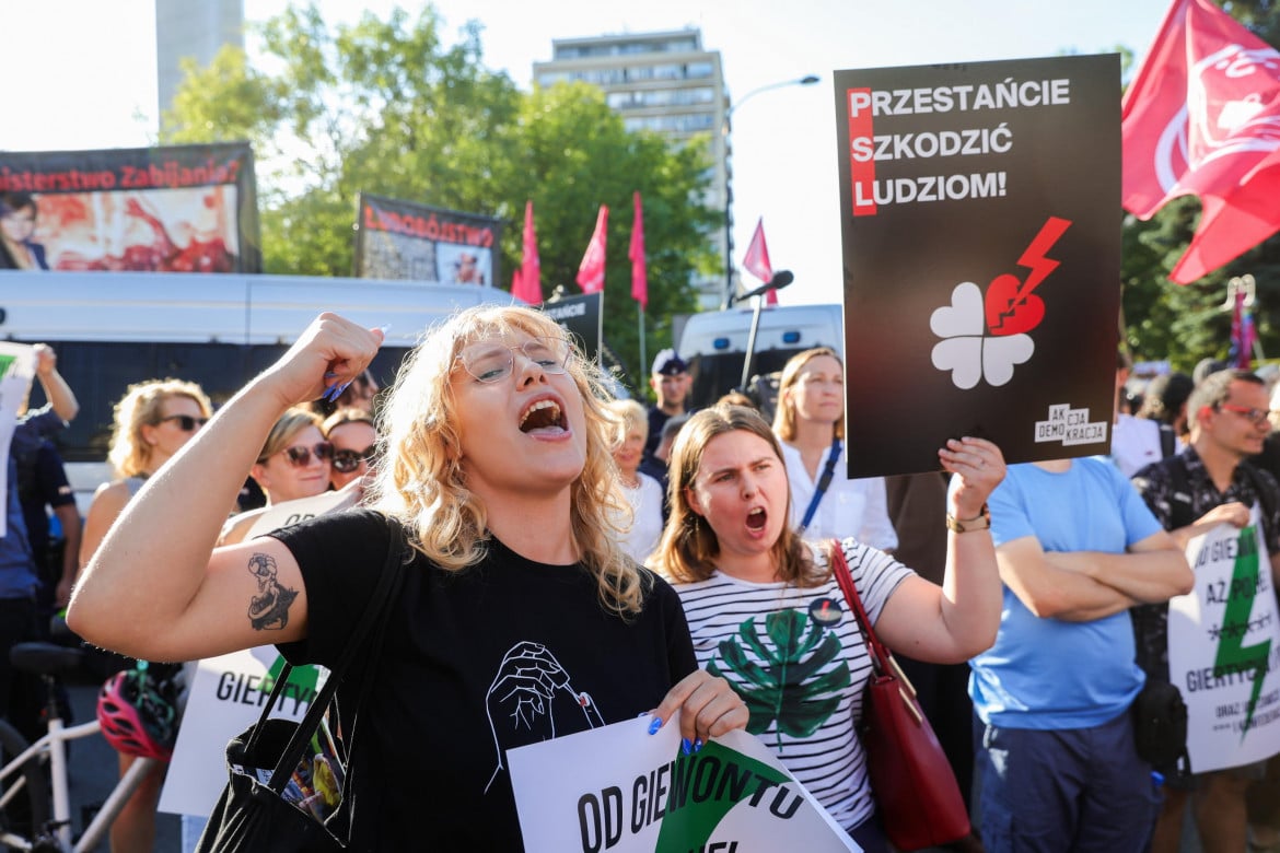 Aborto, donne in piazza a Varsavia