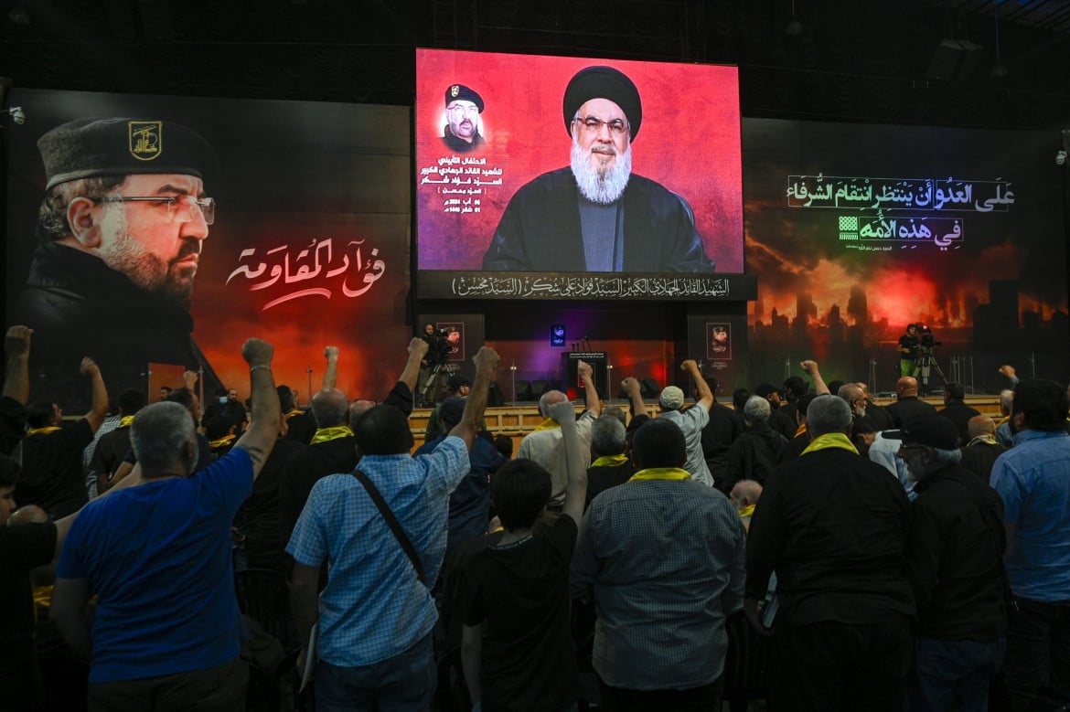 Il discorso televisivo di ieri del leader di Hezbollah, Hassan Nasrallah foto Epa/Wael Hamzeh