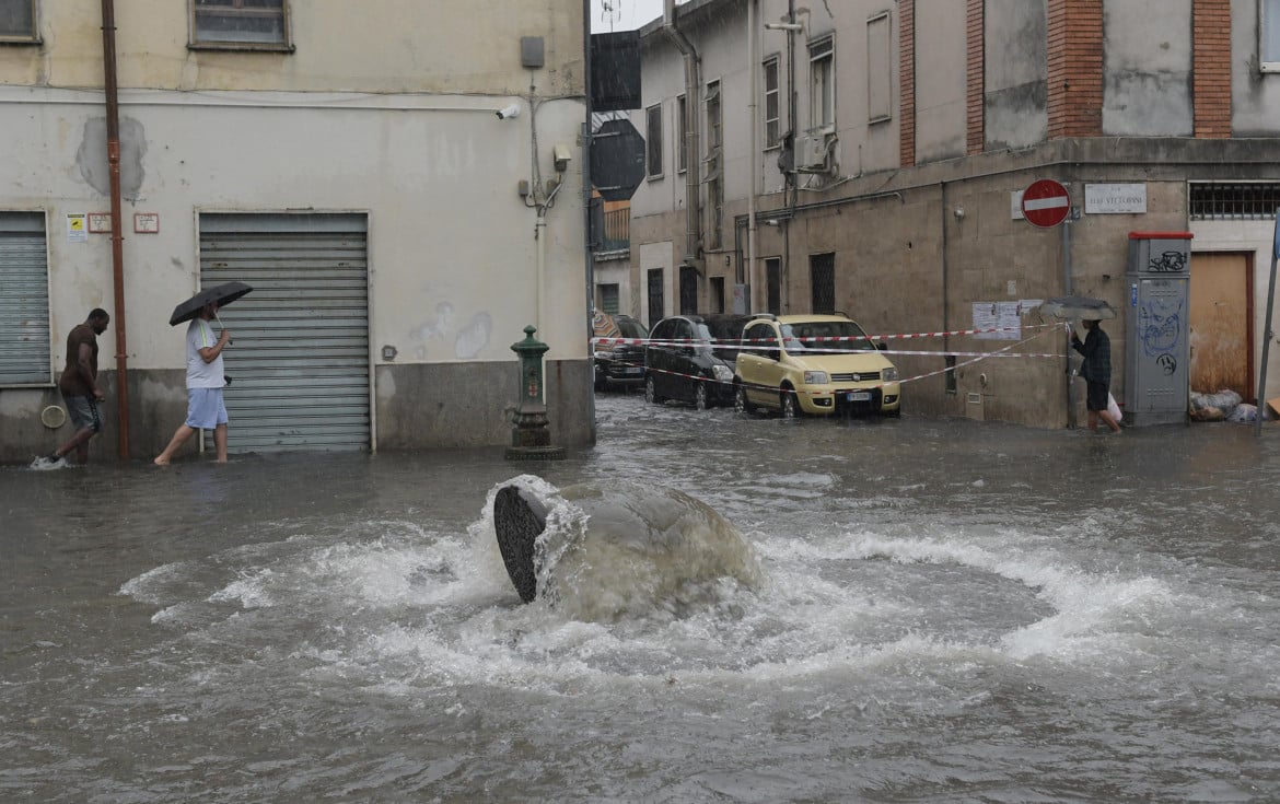 Milano, strade chiuse e allagamenti foto di Andrea Canali/Ansa