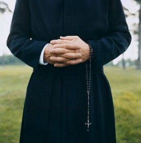 “Basta con l’omertà, la chiesa deve aprire gli archivi e avere il coraggio di denunciare i preti pedofili”