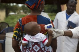 Controlli sanitari alla frontiera  tra Mali e Guinea Conakry