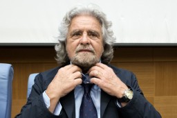 25pol1 riapertura Beppe Grillo foto luigi mistrulli 2