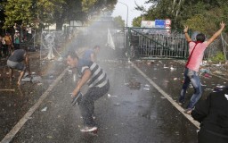 17inchiesta picc ungheria confine serbia muro profughi immigrati migranti  scontri g polizia gw1
