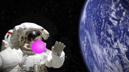 2VISDXspallaDSOC-MovieStill-AstronautBubble_01
