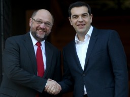 Schulz e Tsipras ieri a Atene (LaPresse)