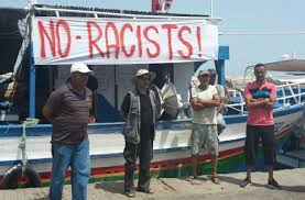 Pescatori tunisini cacciano la nave nera C Star
