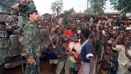 Militari francesi tra i profughi hutu nel 1994 