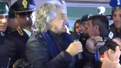 Sanremo, show di Beppe contro Matteo: «È il vuoto». Ma la rete dice sì alle consultazioni