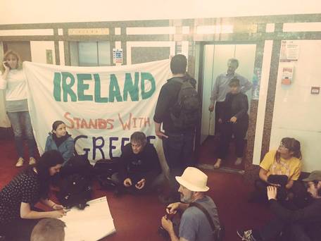 Irlandesi occupano per la Grecia